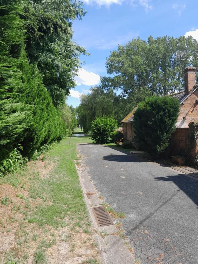 Chez Santia Villa Brinon-sur-Sauldre Bagian luar foto